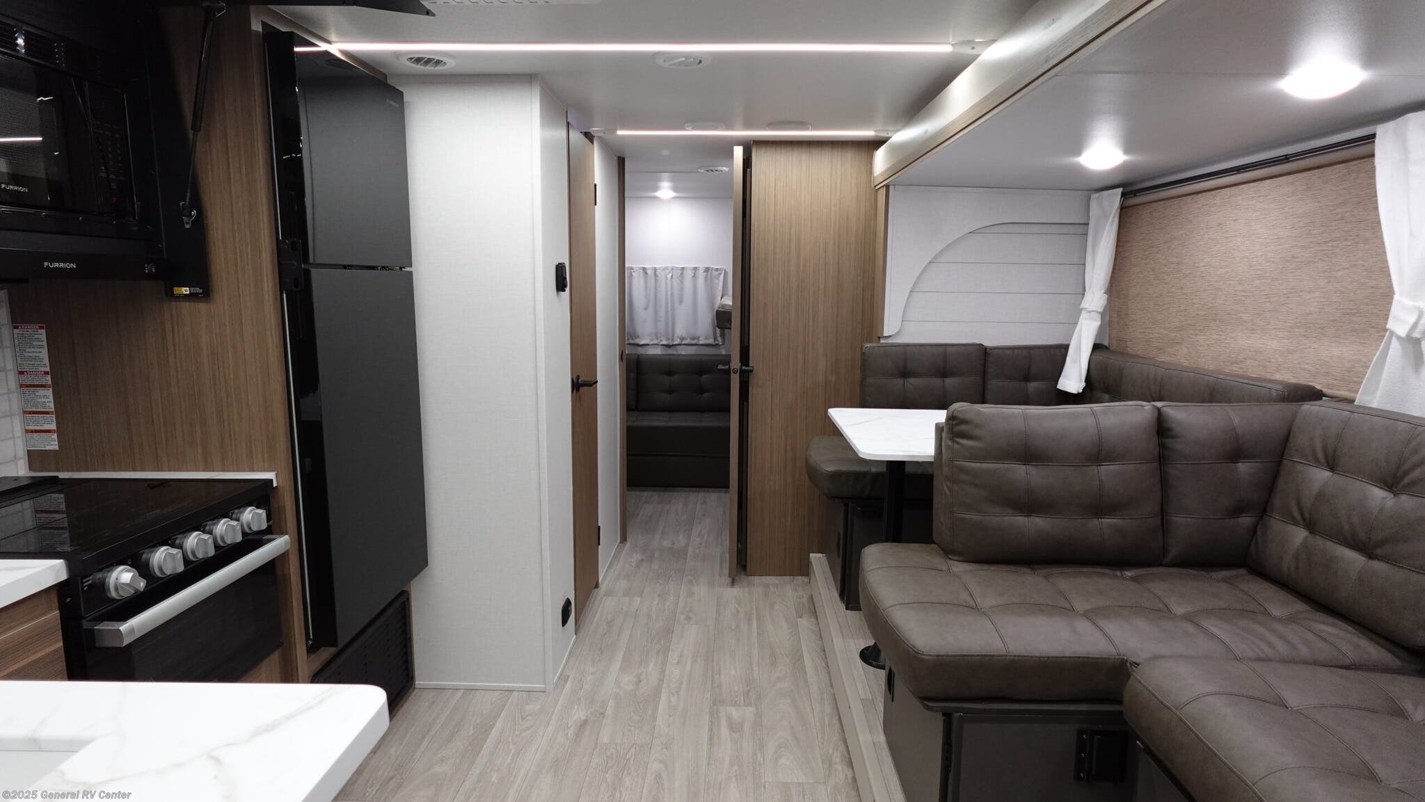 Call now about this 2026 Forest River Salem 28VBXL! 2026 Forest River Salem 28VBXL - New Travel Trailer For Sale by General RV Center in Dover, Florida