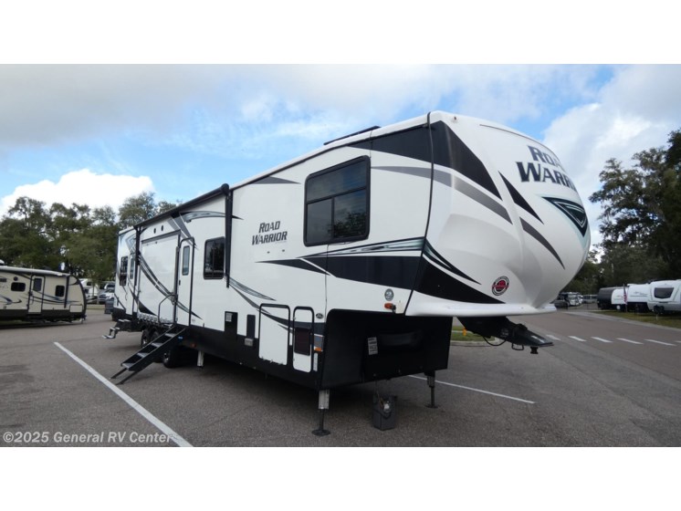 Email now about this 2019 Heartland Road Warrior 4275! Used 2019 Heartland Road Warrior 4275 available in Dover, Florida