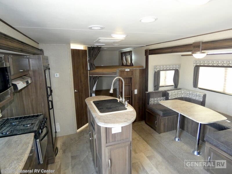 Call now about this 2018 Coachmen Apex Ultra-Lite 259BHSS! 2018 Coachmen Apex Ultra-Lite 259BHSS - Used Travel Trailer For Sale by General RV Center in Draper, Utah