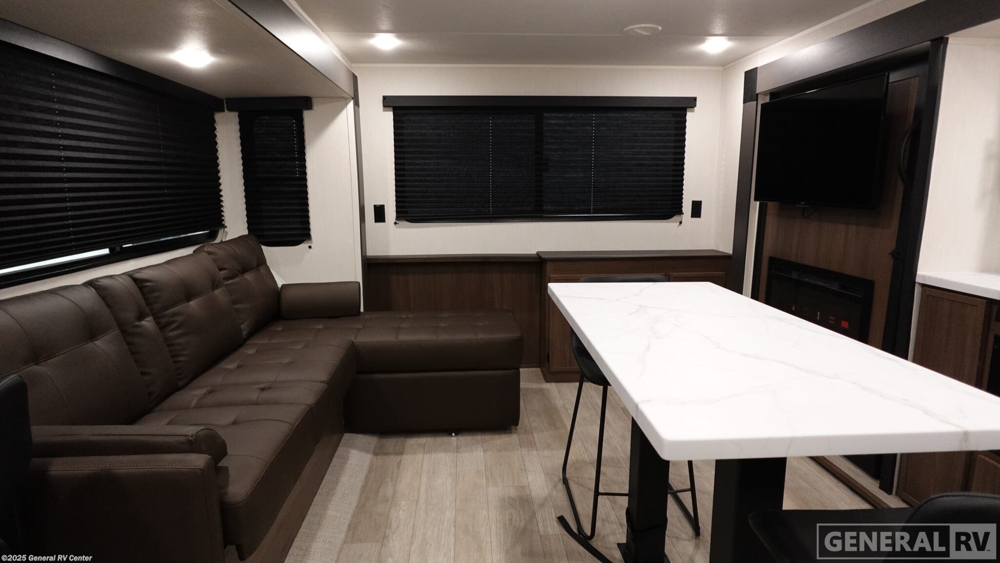 Call now about this 2026 Prime Time Avenger 27REI! 2026 Prime Time Avenger 27REI - New Travel Trailer For Sale by General RV Center in Draper, Utah