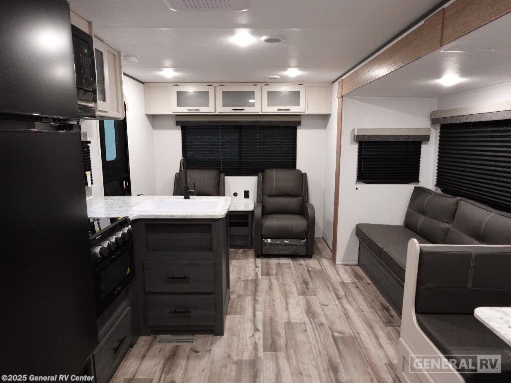 Call now about this 2025 Dutchmen Aspen Trail 26RL! 2025 Dutchmen Aspen Trail 26RL - New Travel Trailer For Sale by General RV Center in Ashland, Virginia
