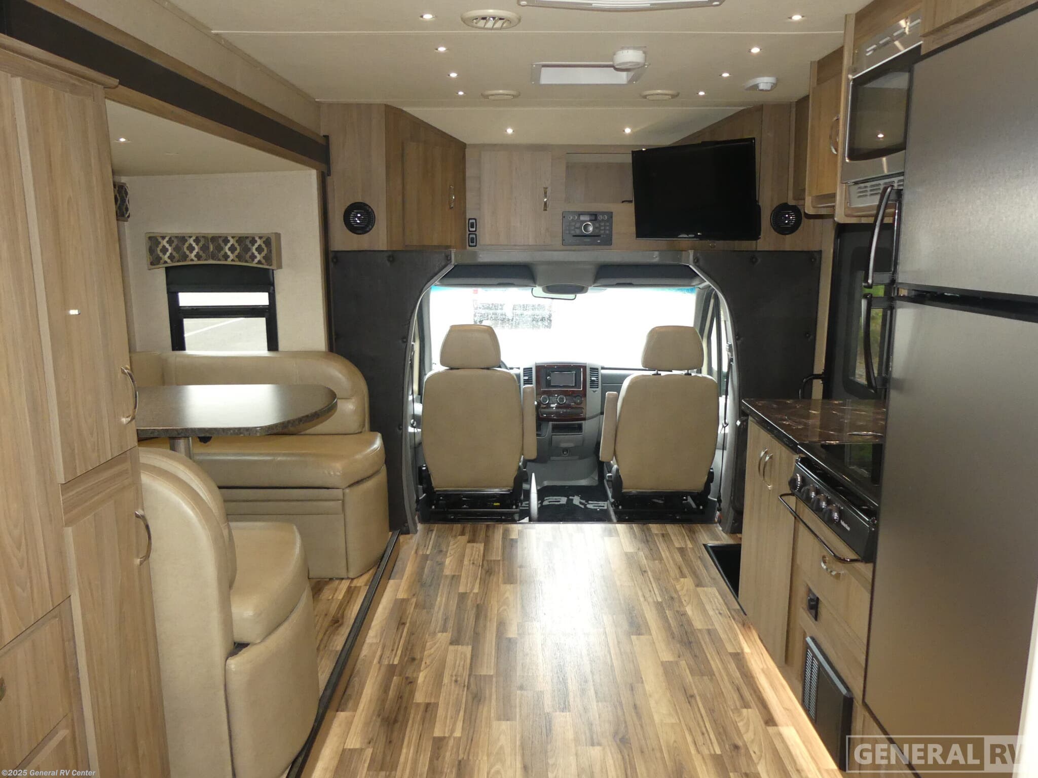 Used 2017 Dynamax Corp ISATA 24FW available in Ashland, Virginia