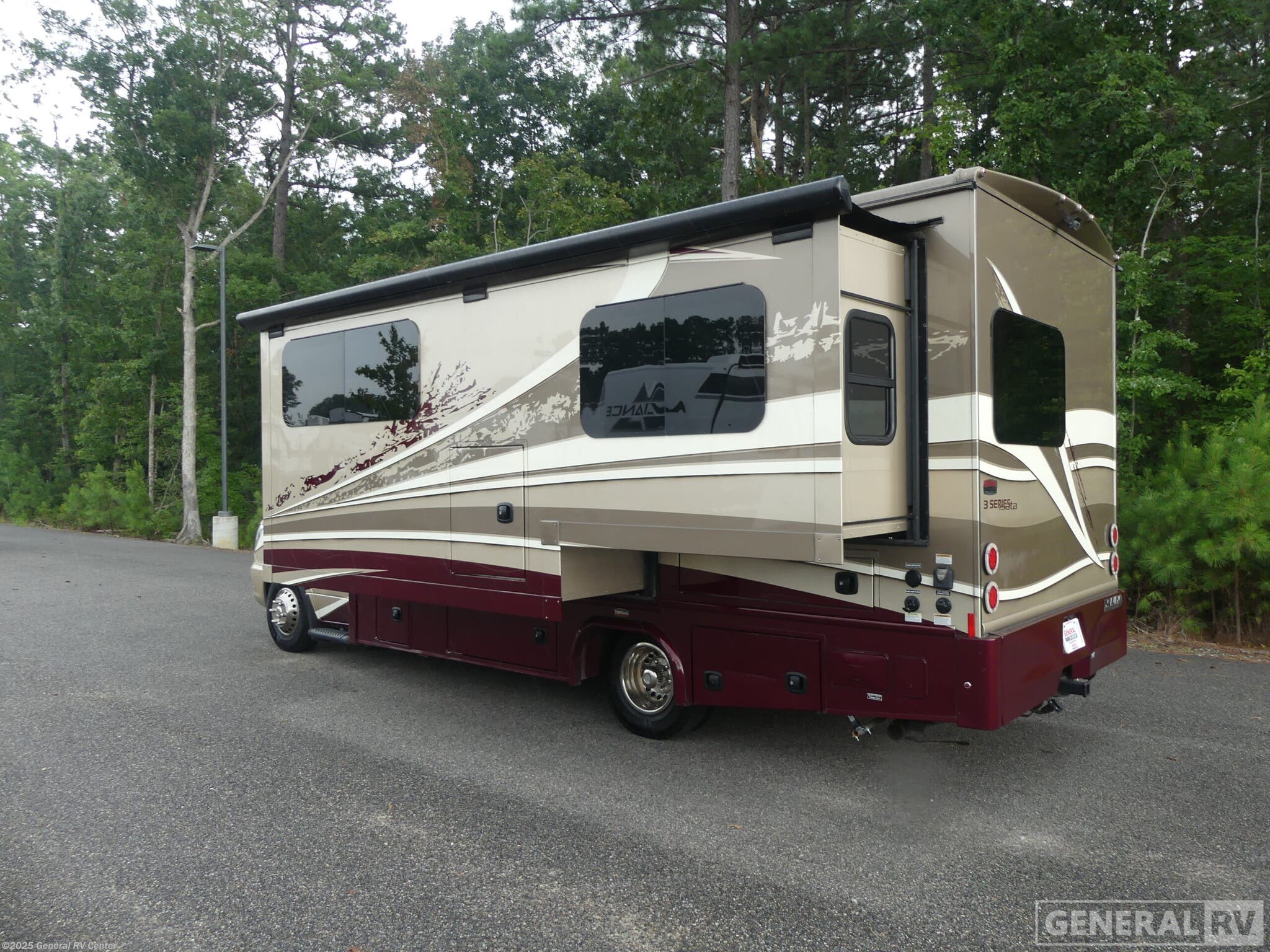 Contact us now about this 2017 Dynamax Corp ISATA 24FW! 2017 ISATA 24FW by Dynamax Corp from General RV Center in Ashland, Virginia