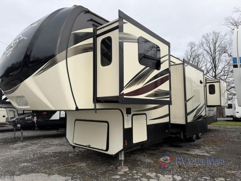 Used 2017 Keystone Alpine 3661FL available in Manheim, Pennsylvania