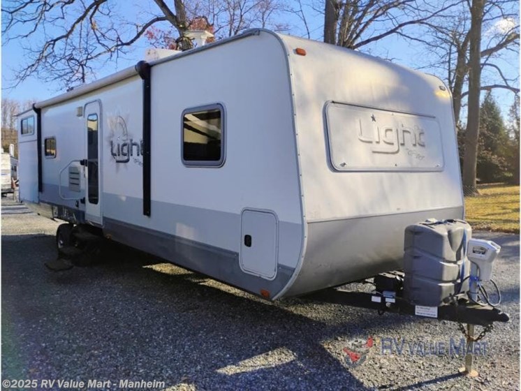Email now about this 2013 Highland Ridge Light LT305BHS! Used 2013 Highland Ridge Light LT305BHS available in Manheim, Pennsylvania