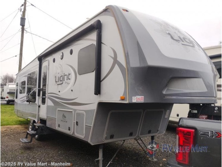 Email now about this 2016 Highland Ridge Open Range Light LF319RLS! Used 2016 Highland Ridge Open Range Light LF319RLS available in Manheim, Pennsylvania