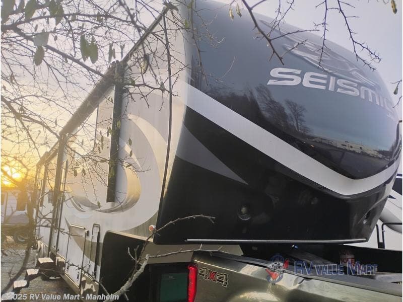 Email now about this 2017 Jayco Seismic 4250! Used 2017 Jayco Seismic 4250 available in Manheim, Pennsylvania