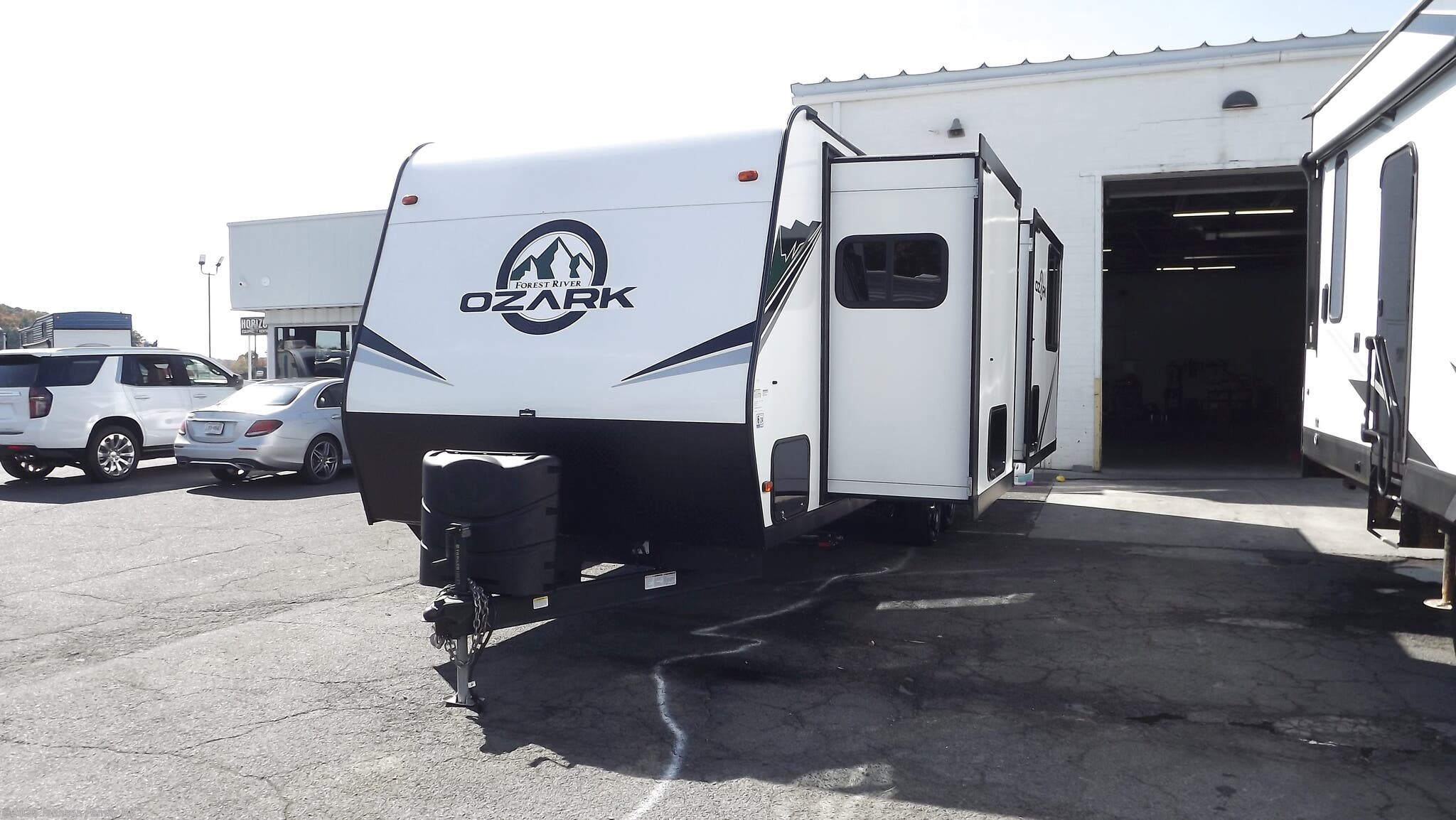 Call now about this 2023 Forest River Ozark 2630RBKX! 2023 Forest River Ozark 2630RBKX - Used Travel Trailer For Sale by Johnson Family RV in Woodlawn, Virginia features Awning, Water Heater, Spare Tire Kit, Smoke Detector, Furnace