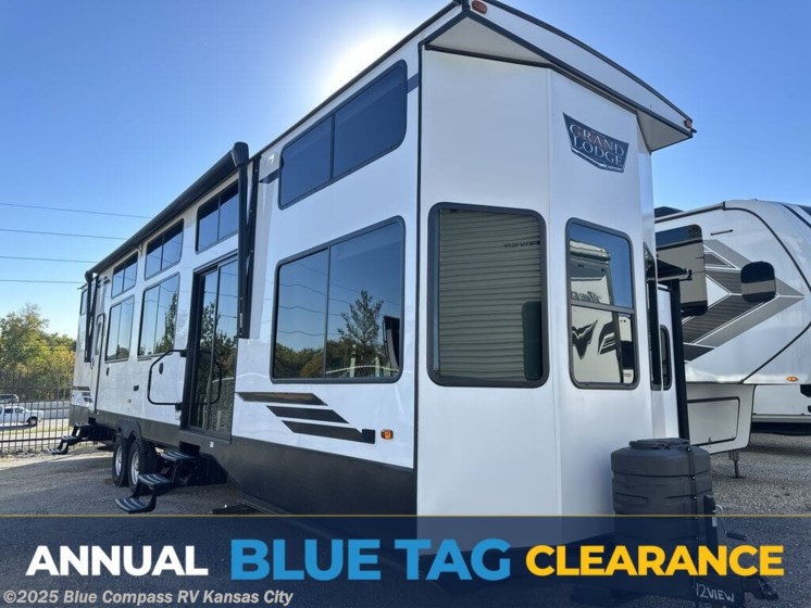 Email now about this 2024 Forest River Wildwood 42 View! Used 2024 Forest River Wildwood 42 View available in Grain Valley, Missouri