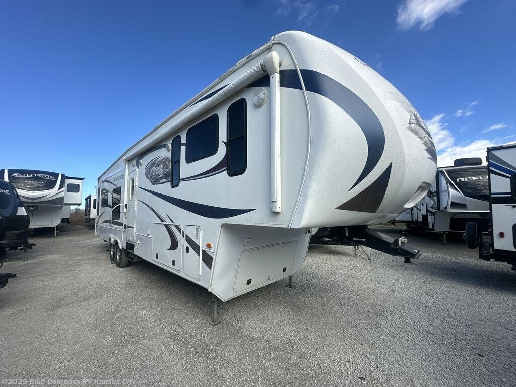 Contact us now about this 2011 Dutchmen Grand Junction 352MS! 2011 Grand Junction 352MS by Dutchmen from Blue Compass RV Kansas City in Grain Valley, Missouri
