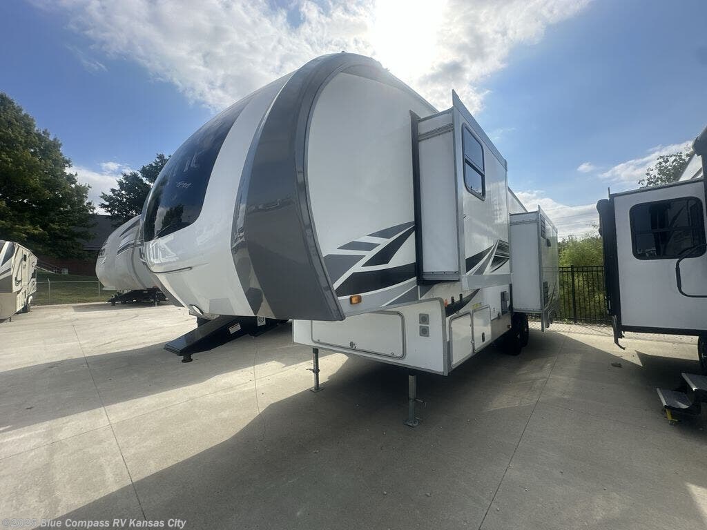 Used 2021 Highland Ridge Open Range 290rls available in Grain Valley, Missouri