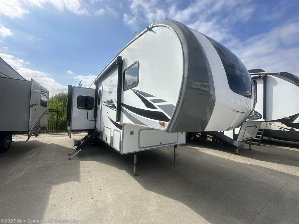 Call now about this 2021 Highland Ridge Open Range 290rls! 2021 Highland Ridge Open Range 290rls - Used Fifth Wheel For Sale by Blue Compass RV Kansas City in Grain Valley, Missouri