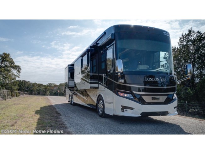 2020 Newmar London Aire Tag Axle, Triple Slide, All Electric, Bath & Half - Used Diesel Pusher For Sale by Motor Home Finders in New Braunfels, Texas