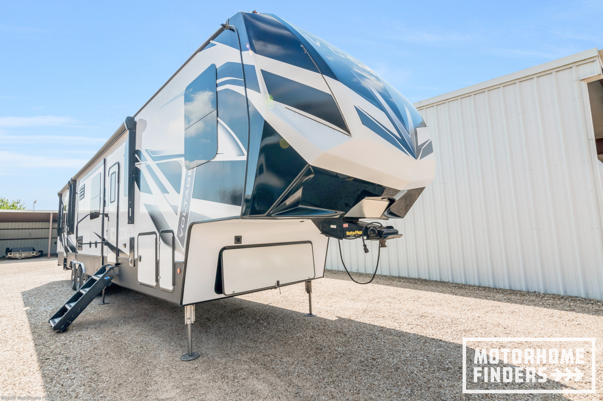 Call now about this 2021 Dutchmen Voltage 4225! 2021 Dutchmen Voltage 4225 - Used Fifth Wheel For Sale by Motorhome Finders in Cleburne, Texas features Ramp, Ladder, Black Tank Flush, Power Roof Vent, Stove Top Burner