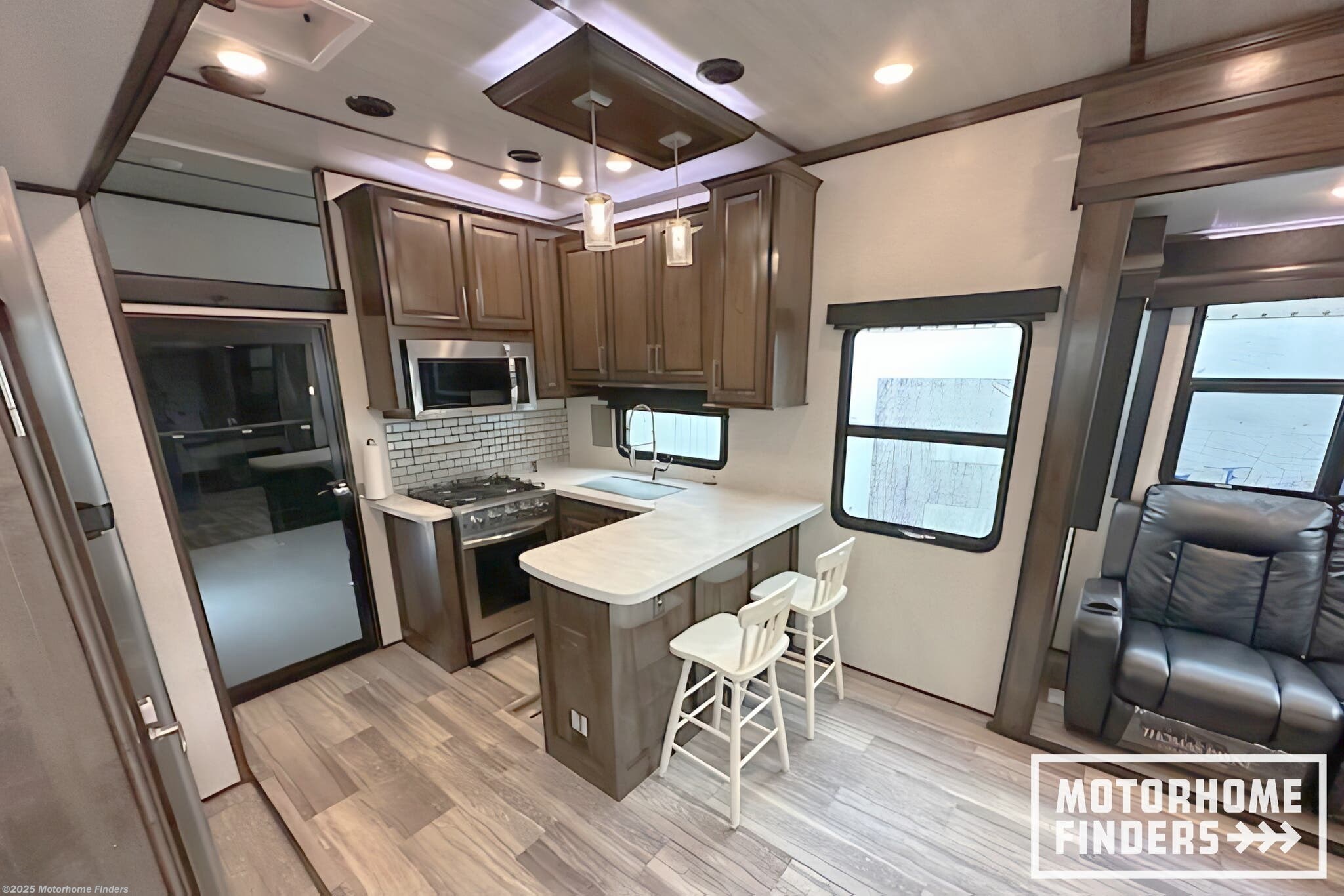 Used 2021 Dutchmen Voltage 4225 available in Cleburne, Texas