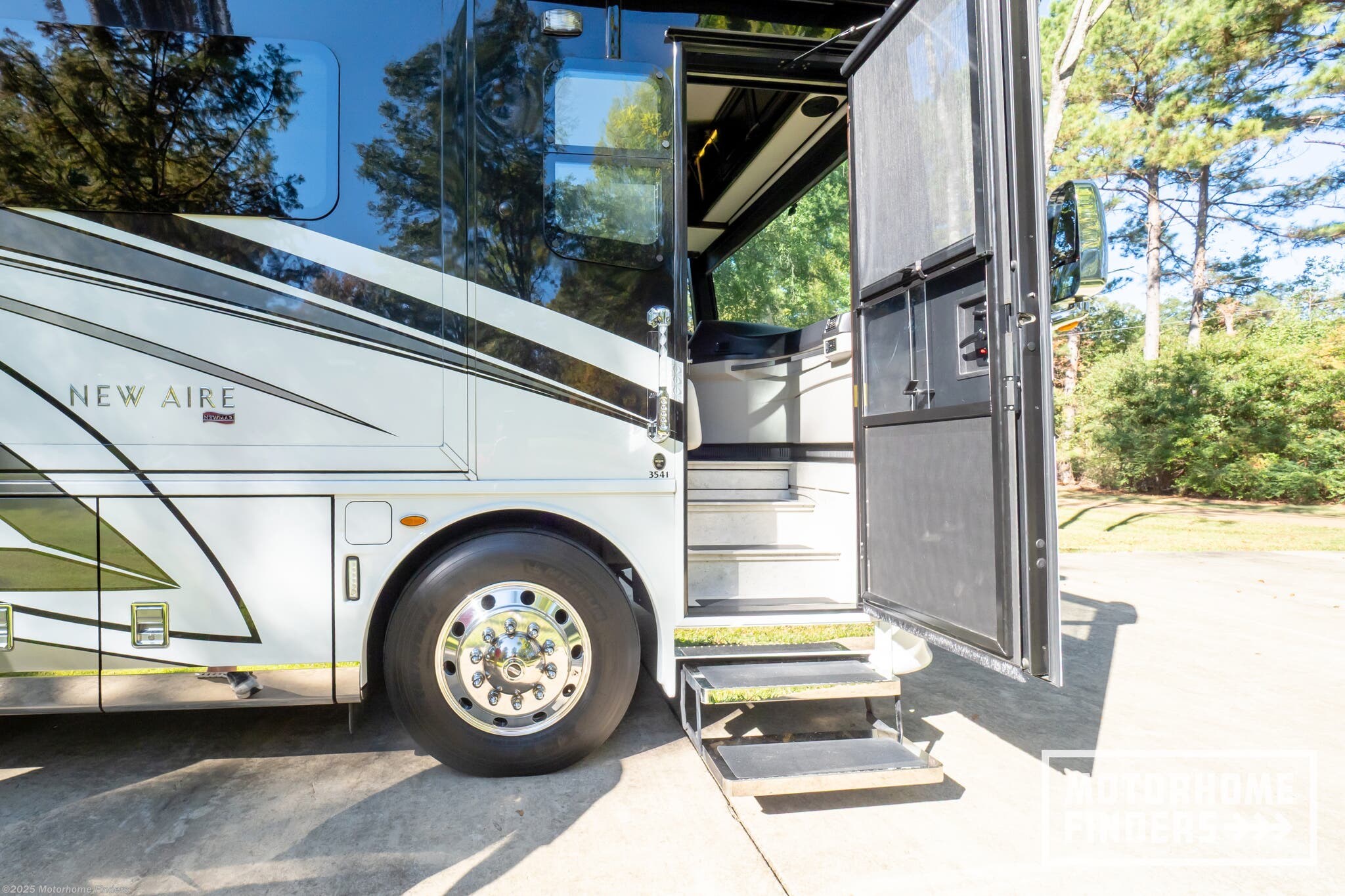 Contact us now about this 2021 Newmar New Aire 3541! 2021 New Aire 3541 by Newmar from Motorhome Finders in Canton, Mississippi