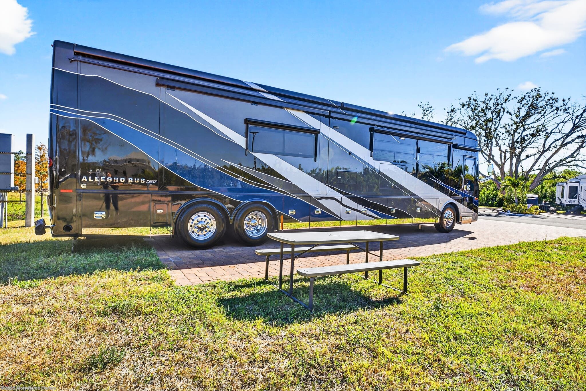 Call now about this 2024 Tiffin Allegro Bus 45 BTP! 2024 Tiffin Allegro Bus 45 BTP - Used Diesel Pusher For Sale by Motorhome Finders in Tampa, Florida features Refrigerator, Shower, Theater Seating, Day/Night Shades, Stove Cover