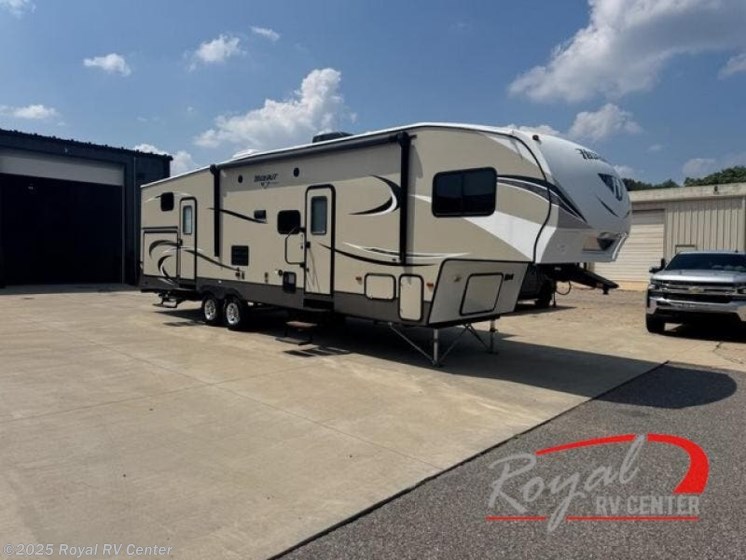 Email now about this 2017 Keystone Hideout 308BHDS! Used 2017 Keystone Hideout 308BHDS available in Middlebury, Indiana