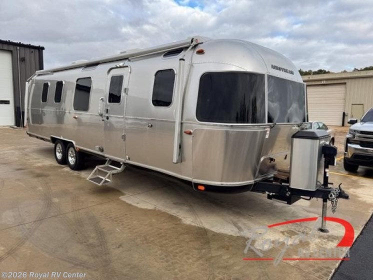 Email now about this 2024 Airstream Classic 33FB! Used 2024 Airstream Classic 33FB available in Middlebury, Indiana