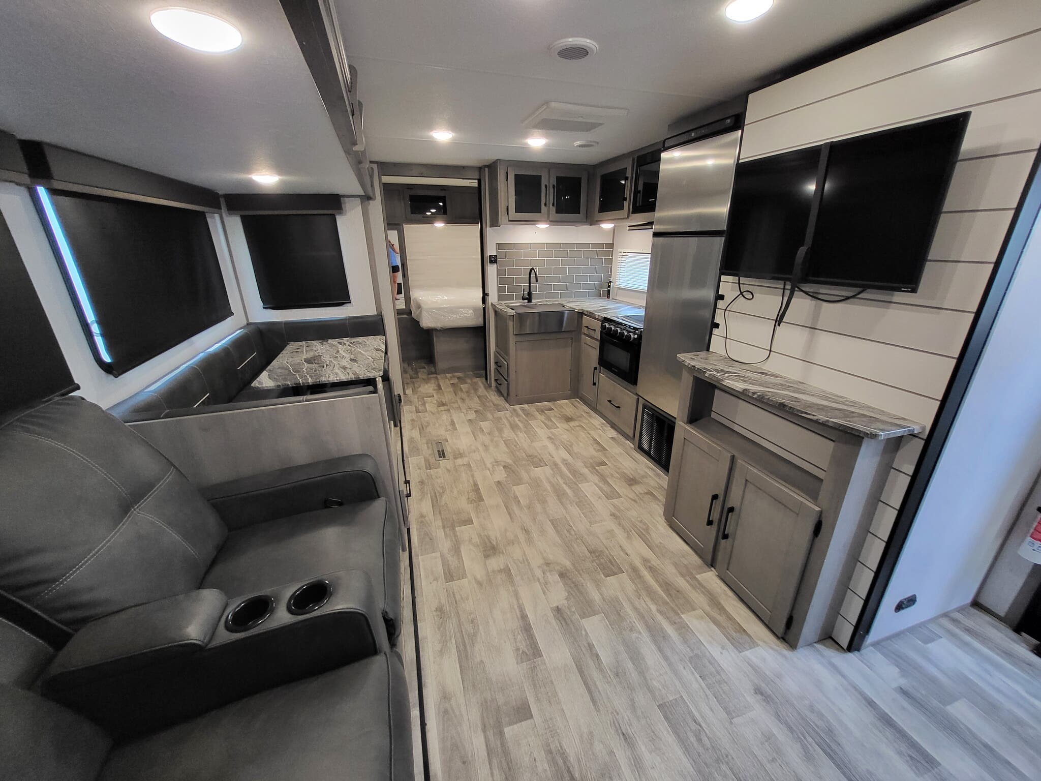 Contact us now about this 2022 Dutchmen Kodiak Ultra-Lite ! 2022 Kodiak Ultra-Lite by Dutchmen from Roughin' It Inc in Madison, Ohio