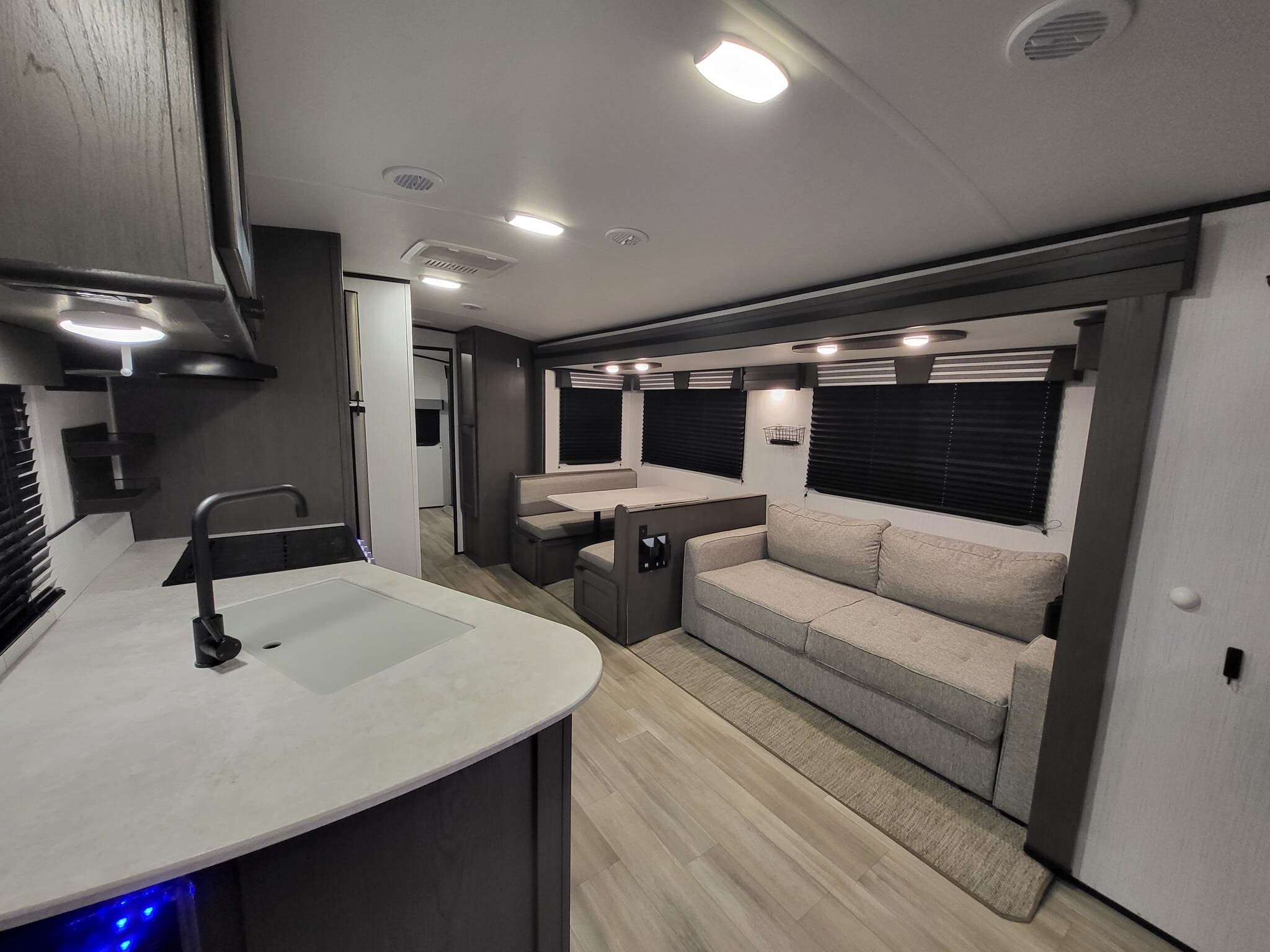Contact us now about this 2022 Cruiser RV MPG MPG 3100BH! 2022 MPG MPG 3100BH by Cruiser RV from Roughin' It Inc in Madison, Ohio
