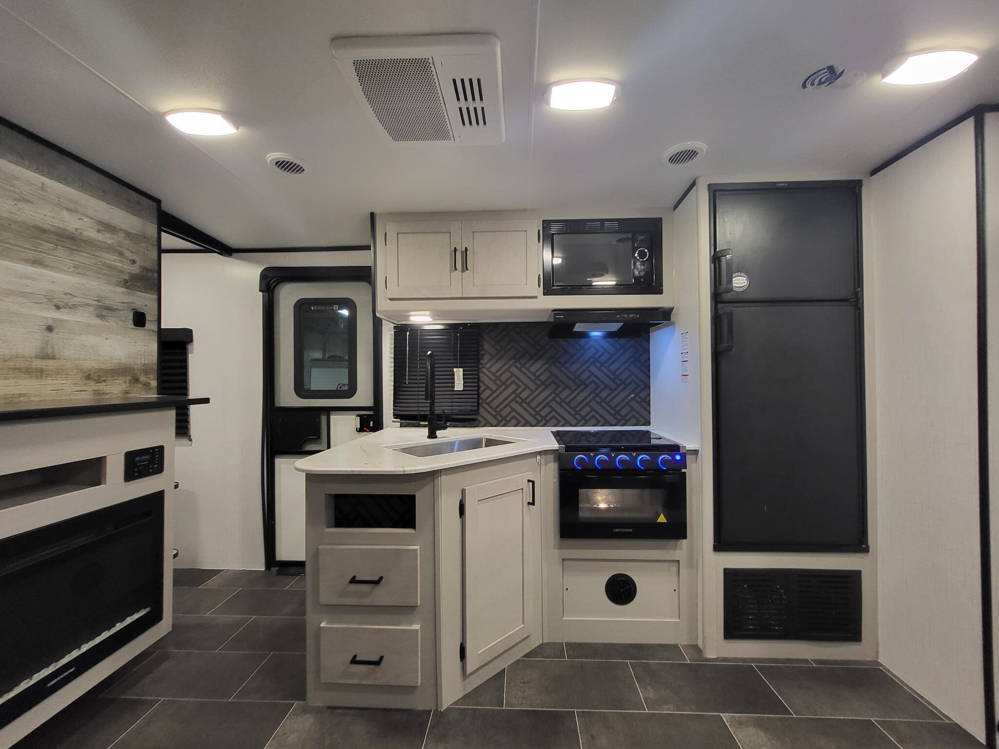 Used 2022 Heartland Mallard M32 available in Madison, Ohio