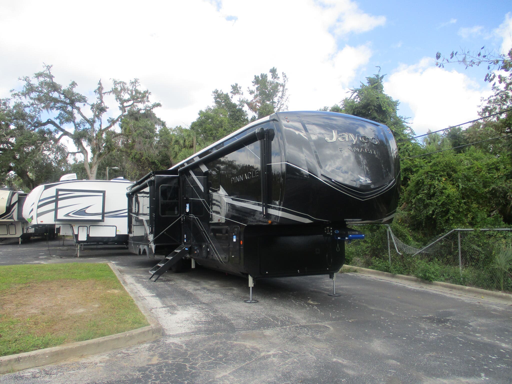 Email now about this 2026 Jayco Pinnacle 38FBRK! New 2026 Jayco Pinnacle 38FBRK available in Cross City, Florida
