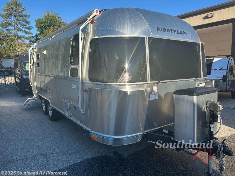 Email now about this 2024 Airstream Flying Cloud 25FBQ! Used 2024 Airstream Flying Cloud 25FBQ available in Norcross, Georgia
