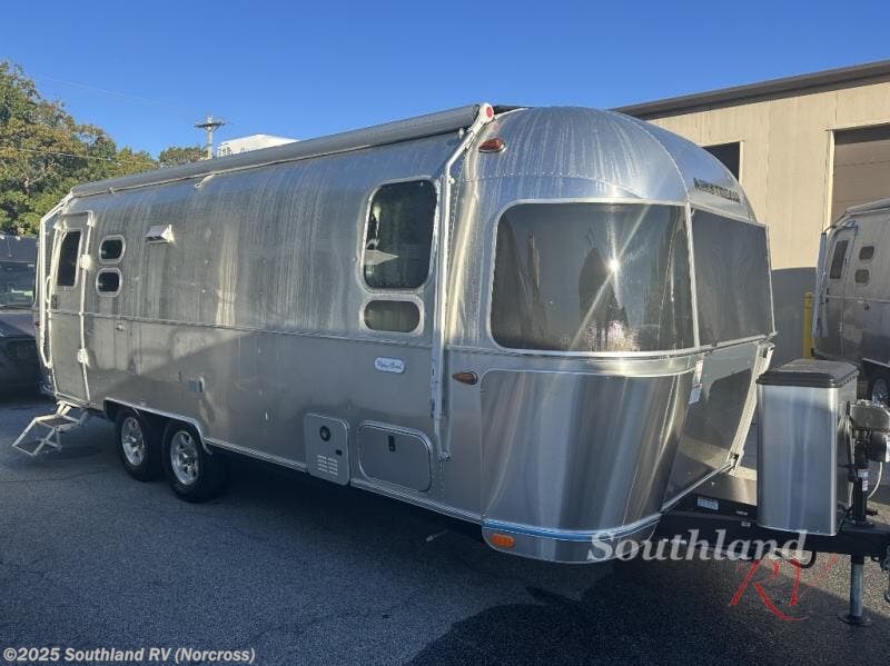 Contact us now about this 2024 Airstream Flying Cloud 25FBQ! 2024 Flying Cloud 25FBQ by Airstream from Southland RV in Norcross, Georgia