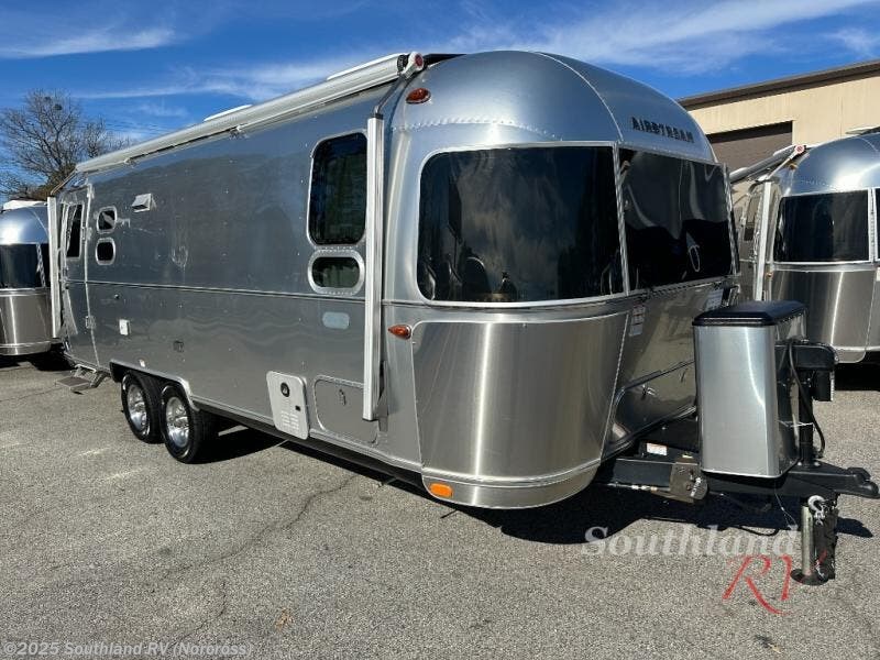 Email now about this 2024 Airstream Globetrotter 25FB Twin! Used 2024 Airstream Globetrotter 25FB Twin available in Norcross, Georgia