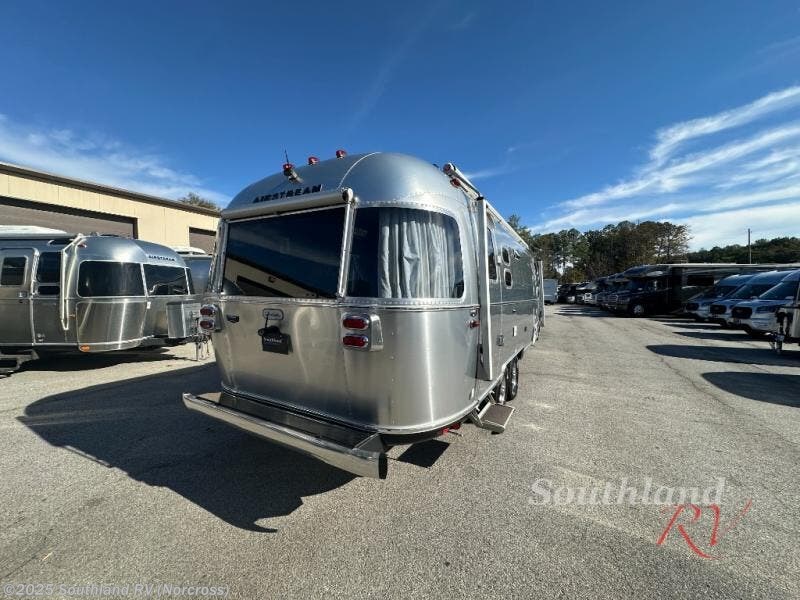 Contact us now about this 2024 Airstream Globetrotter 25FB Twin! 2024 Globetrotter 25FB Twin by Airstream from Southland RV in Norcross, Georgia