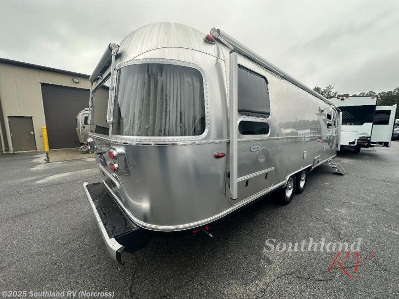 New 2026 Airstream Globetrotter 30RB Twin available in Norcross, Georgia