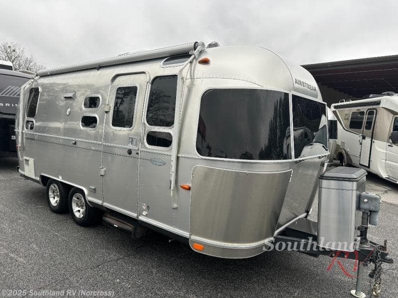 Email now about this 2010 Airstream Flying Cloud 23CB! Used 2010 Airstream Flying Cloud 23CB available in Norcross, Georgia