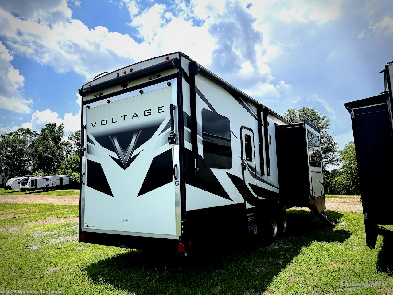 Call now about this 2021 Dutchmen Voltage 3845! 2021 Dutchmen Voltage 3845 - Used Fifth Wheel For Sale by Optimum RV - Inman in Inman, South Carolina features Slideout, Awning