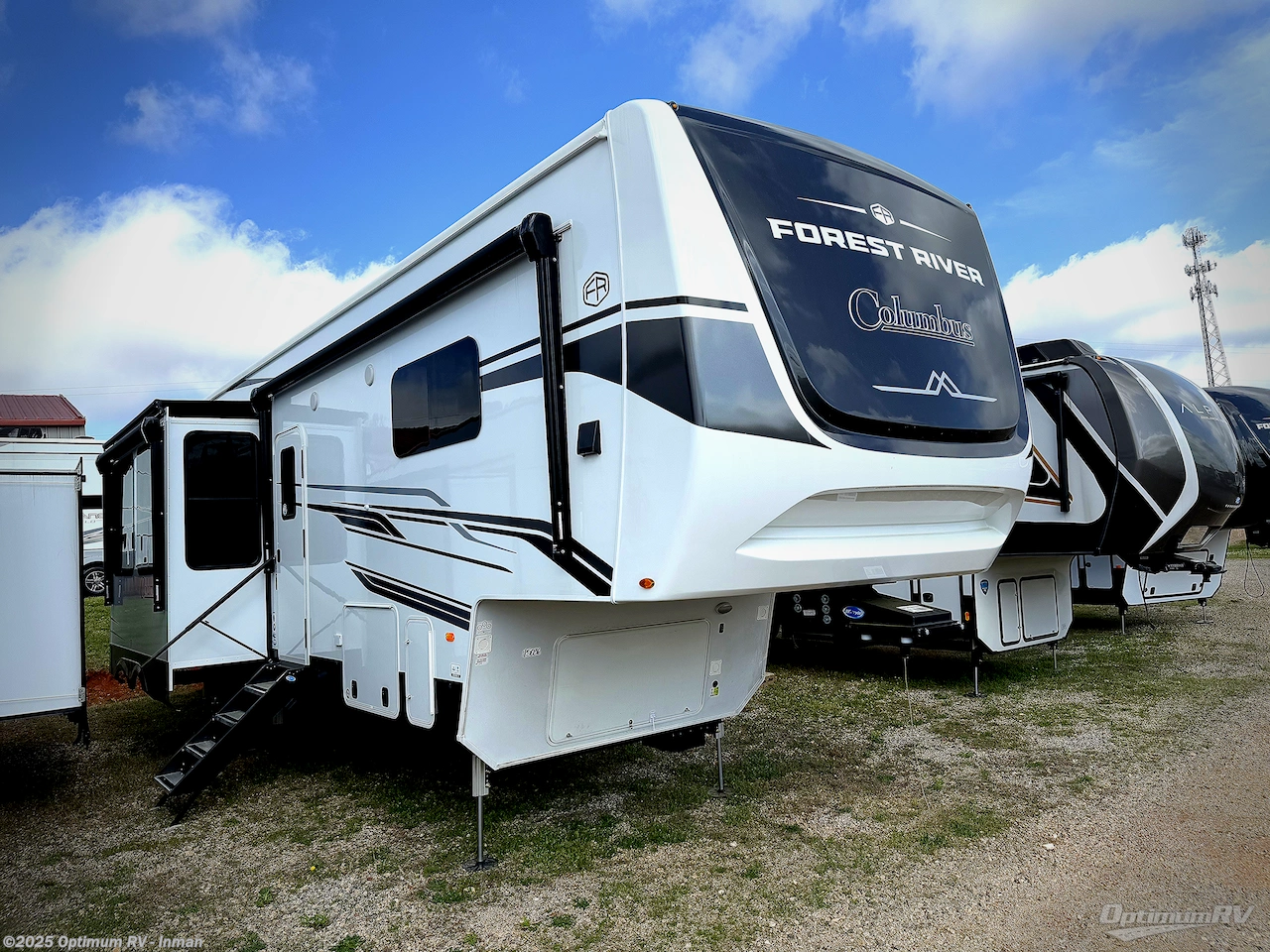 Email now about this 2025 Palomino Columbus 376DS! New 2025 Palomino Columbus 376DS available in Inman, South Carolina