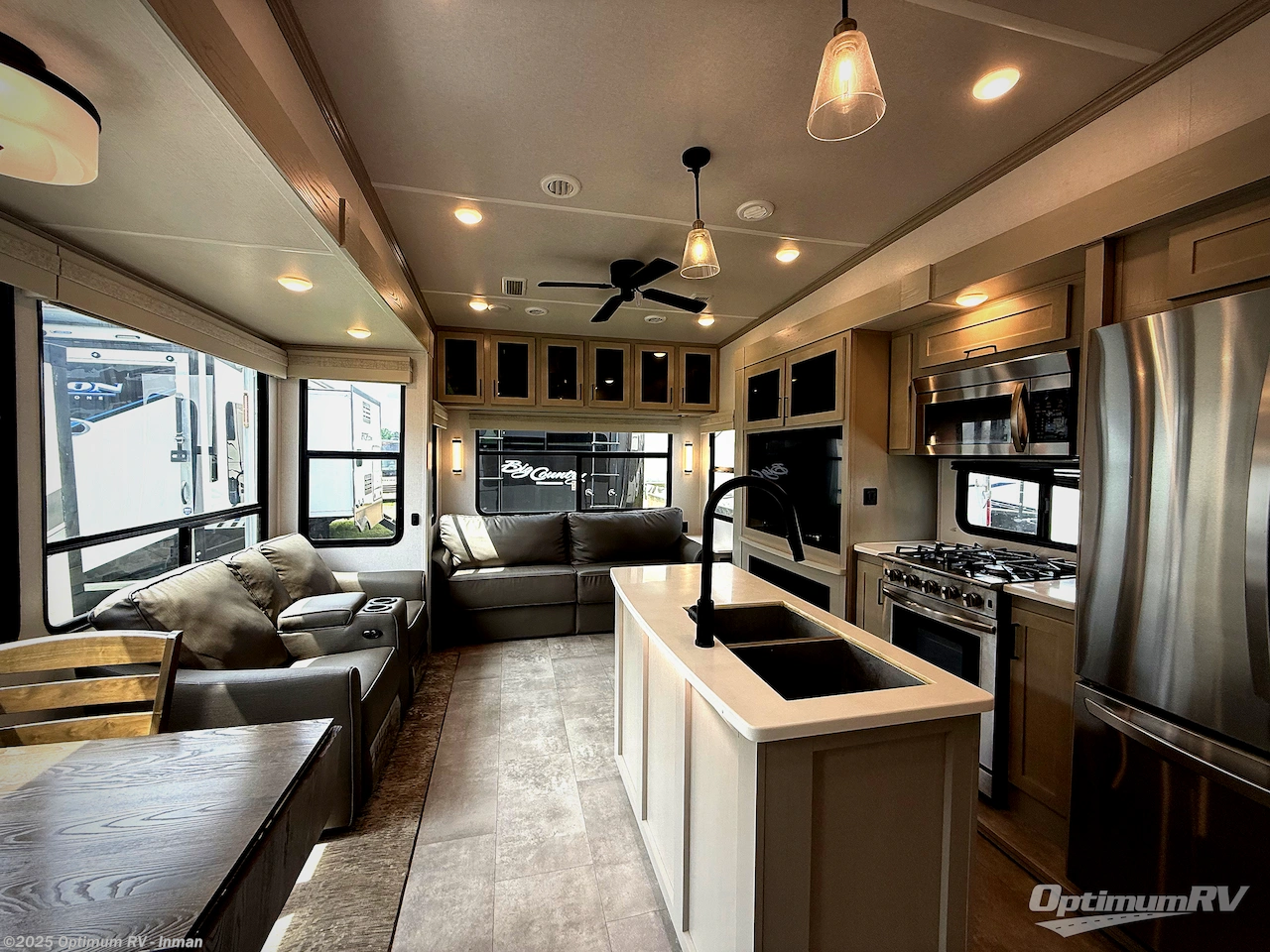 Used 2022 Palomino Columbus C-Series 379MBC available in Inman, South Carolina