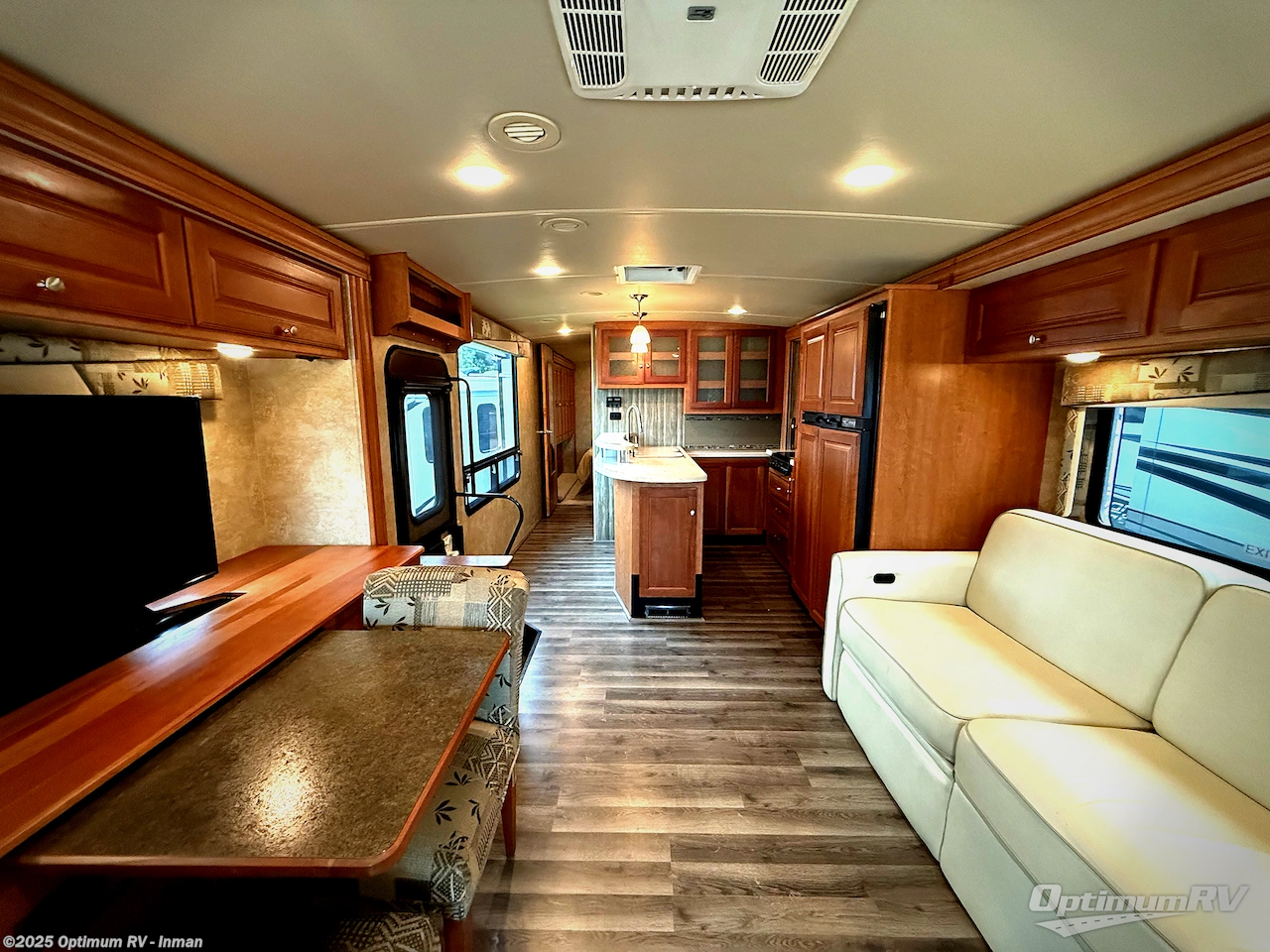Call now about this 2016 Winnebago Vista LX 36Y! 2016 Winnebago Vista LX 36Y - Used Class A For Sale by Optimum RV - Inman in Inman, South Carolina features Slideout