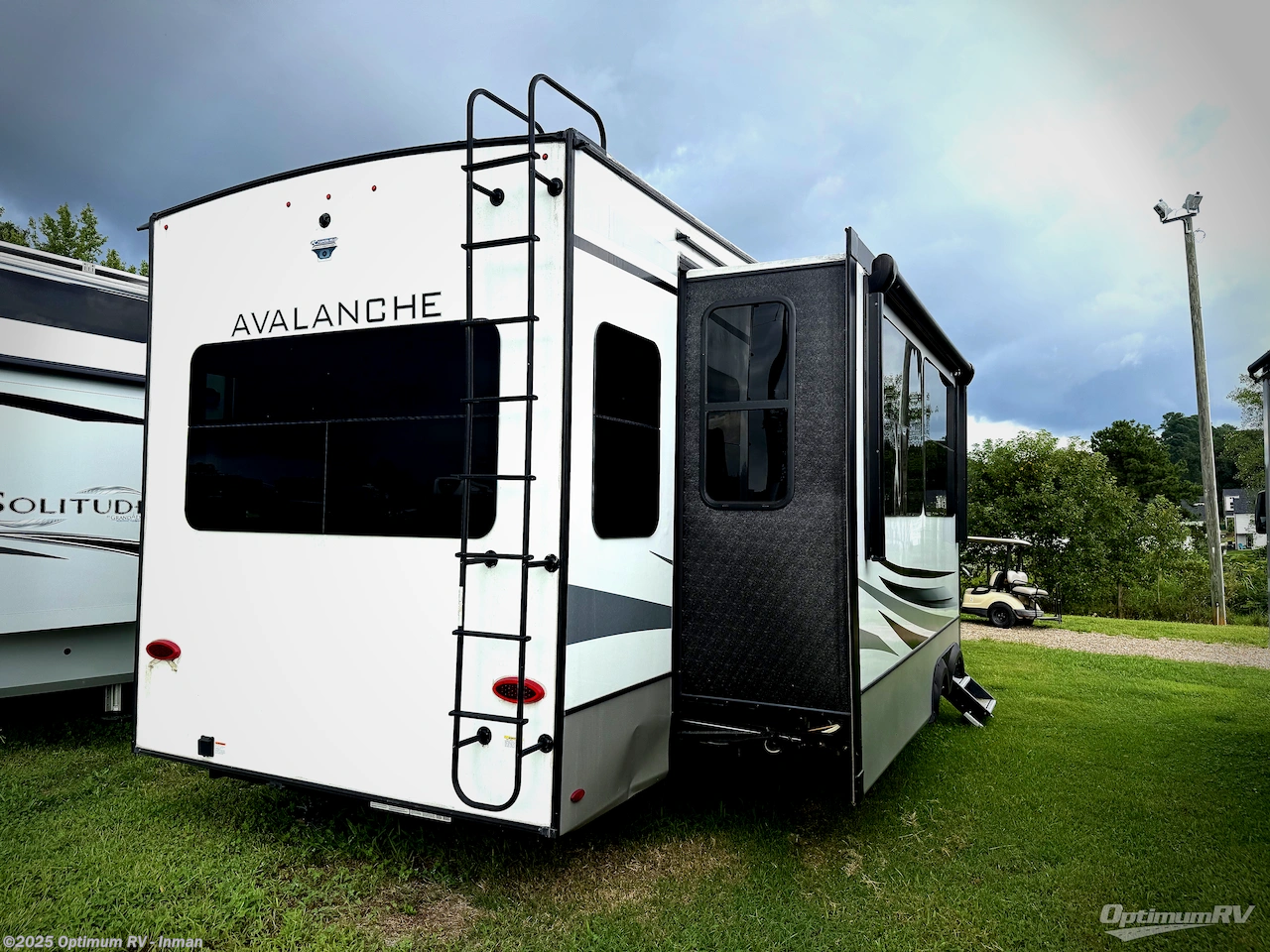 Call now about this 2022 Keystone Avalanche 322RL! 2022 Keystone Avalanche 322RL - Used Fifth Wheel For Sale by Optimum RV - Inman in Inman, South Carolina features Awning, Slideout