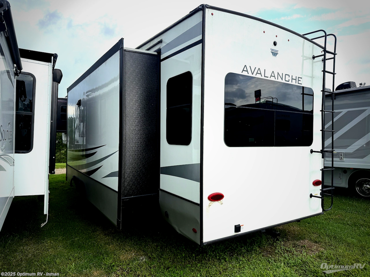 Contact us now about this 2022 Keystone Avalanche 322RL! 2022 Avalanche 322RL by Keystone from Optimum RV - Inman in Inman, South Carolina
