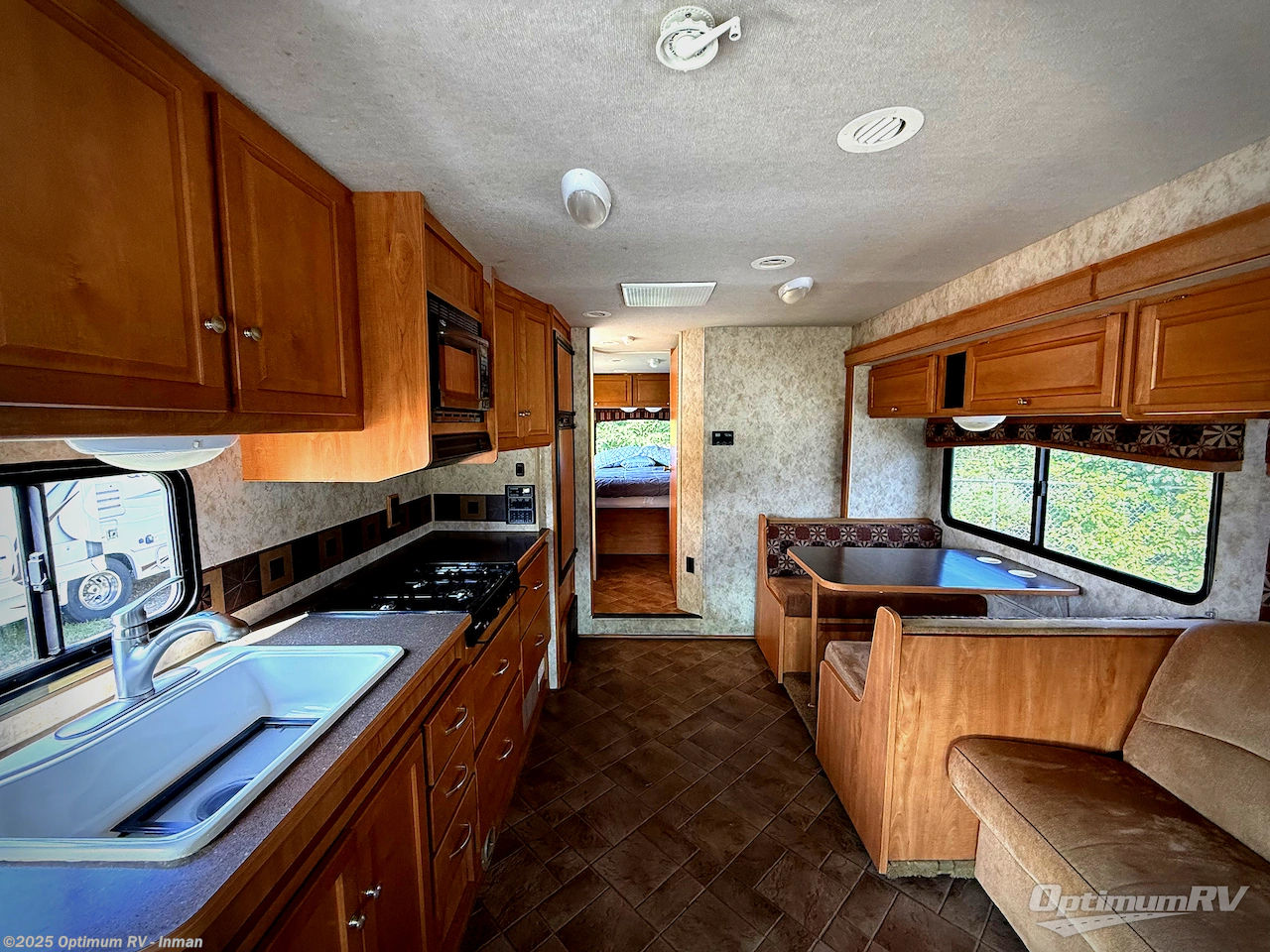 Contact us now about this 2011 Winnebago Chalet 31C! 2011 Chalet 31C by Winnebago from Optimum RV - Inman in Inman, South Carolina