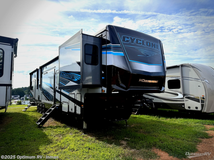 Email now about this 2025 Heartland Cyclone 4270! Used 2025 Heartland Cyclone 4270 available in Inman, South Carolina