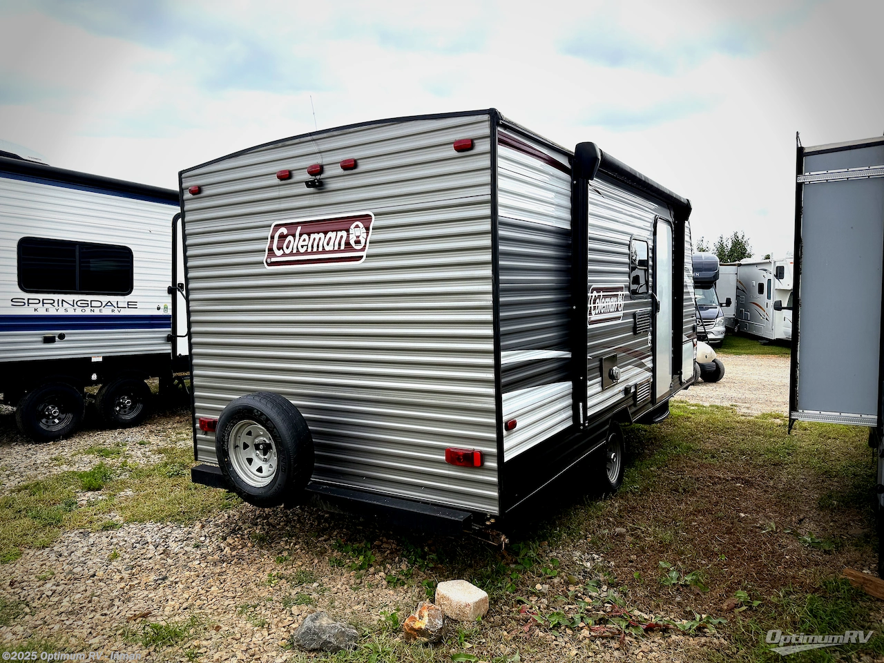 Call now about this 2020 Dutchmen Coleman Lantern LT Series 17FQ! 2020 Dutchmen Coleman Lantern LT Series 17FQ - Used Travel Trailer For Sale by Optimum RV - Inman in Inman, South Carolina features Awning