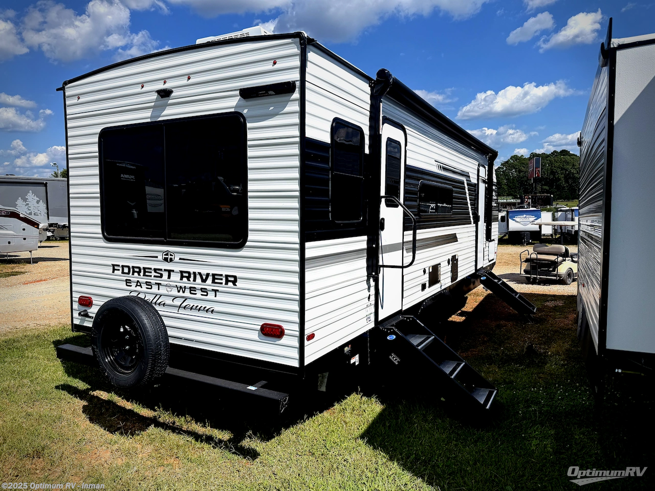 Call now about this 2026 East to West Della Terra 251RD! 2026 East to West Della Terra 251RD - New Travel Trailer For Sale by Optimum RV - Inman in Inman, South Carolina features Slideout, Awning