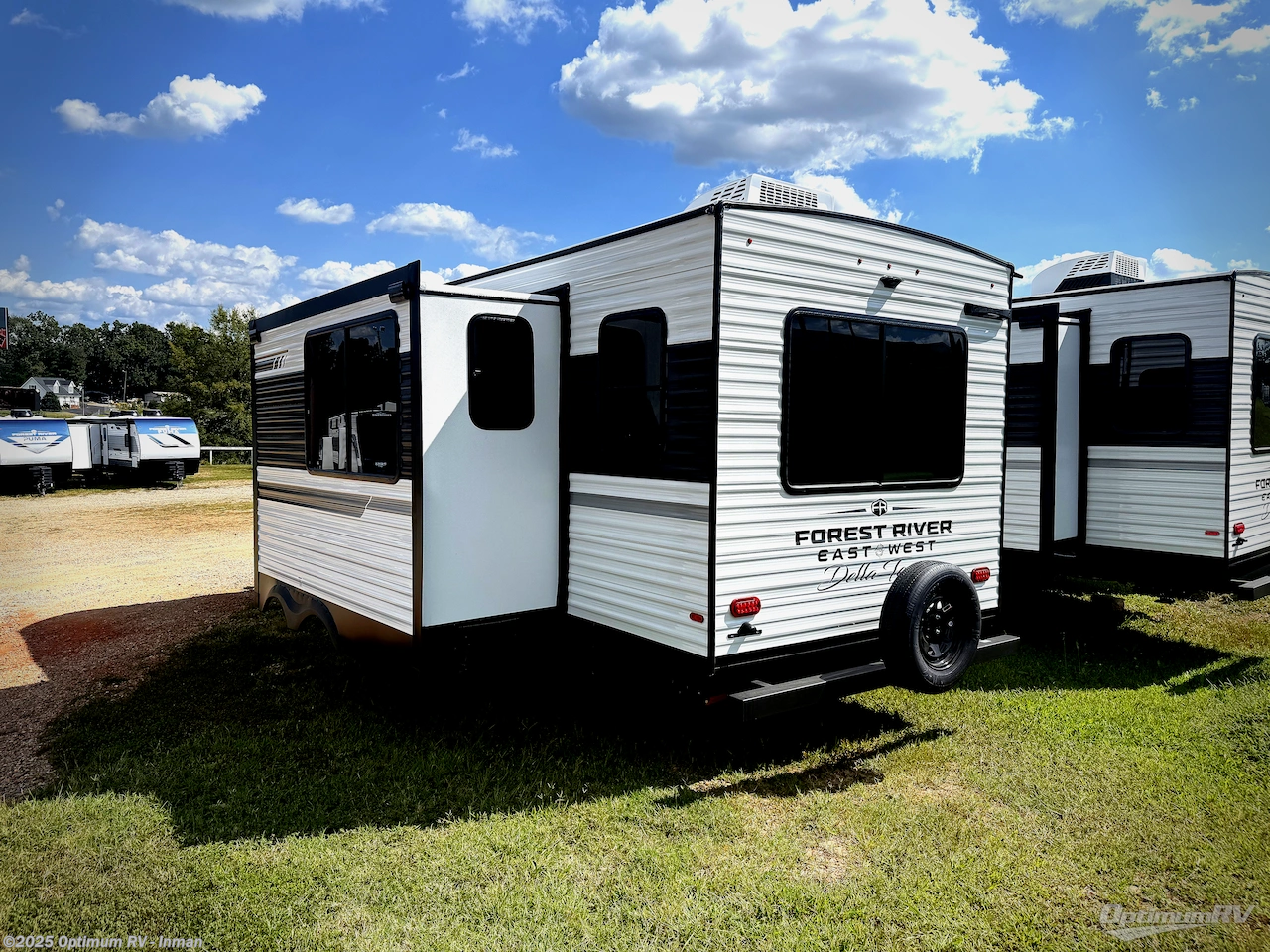 Contact us now about this 2026 East to West Della Terra 251RD! 2026 Della Terra 251RD by East to West from Optimum RV - Inman in Inman, South Carolina