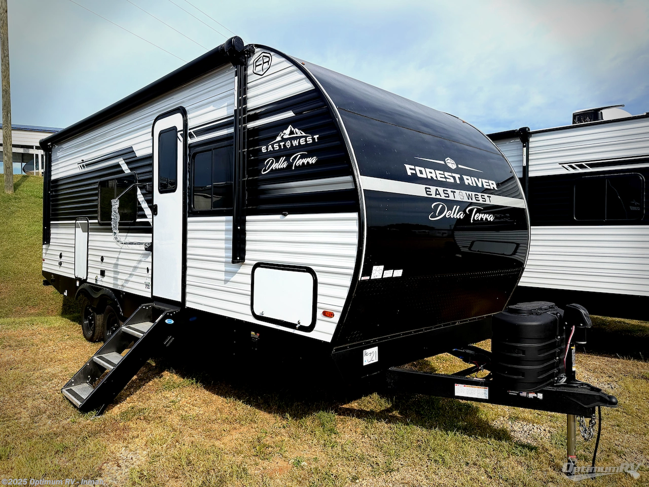 Email now about this 2026 East to West Della Terra 221ML! New 2026 East to West Della Terra 221ML available in Inman, South Carolina