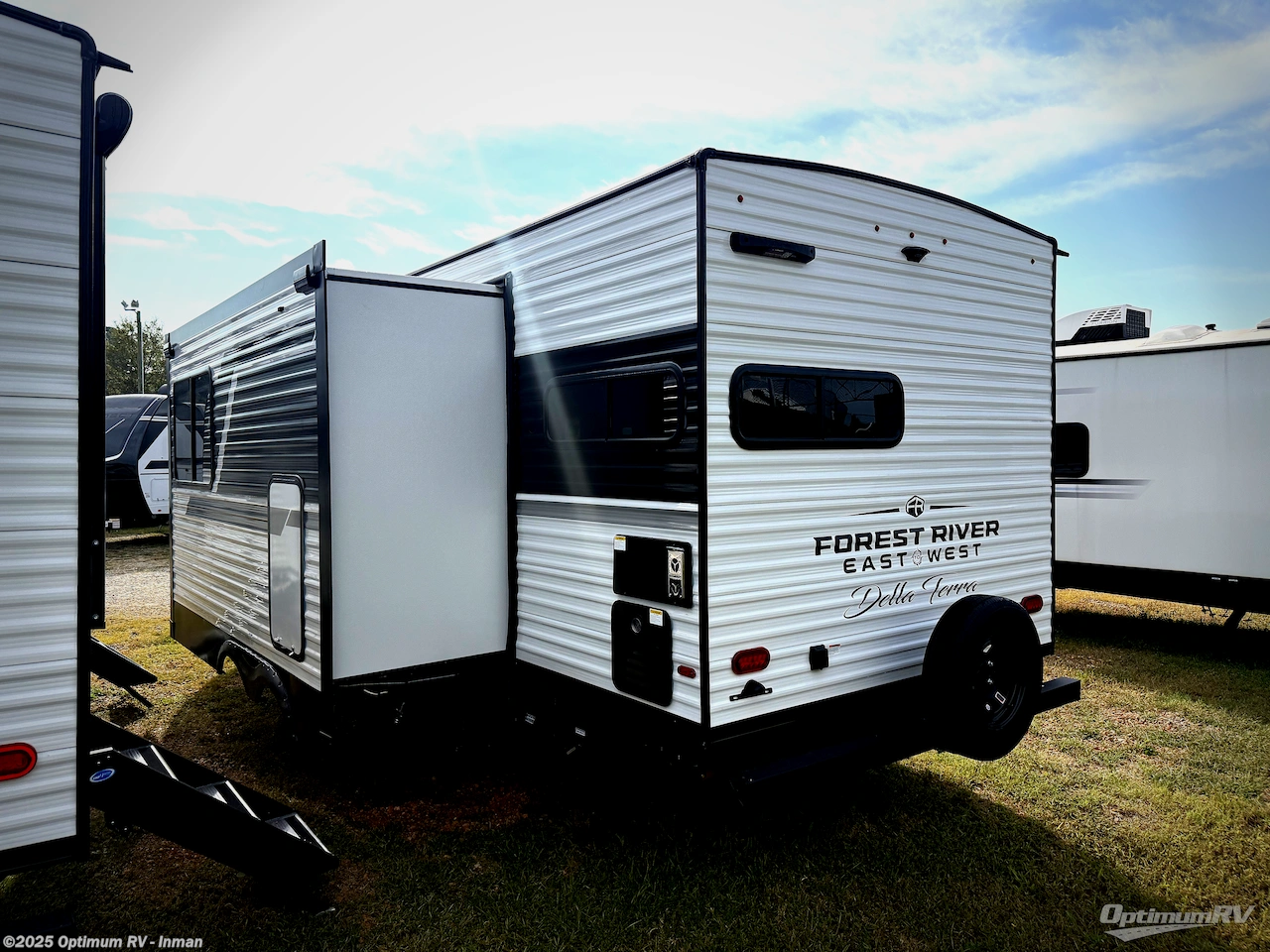 Contact us now about this 2026 East to West Della Terra 221ML! 2026 Della Terra 221ML by East to West from Optimum RV - Inman in Inman, South Carolina