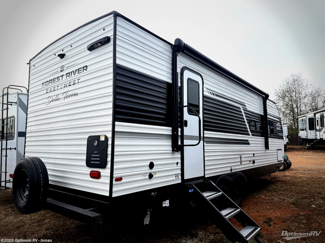Call now about this 2026 East to West Della Terra 261RB! 2026 East to West Della Terra 261RB - New Travel Trailer For Sale by Optimum RV - Inman in Inman, South Carolina features Slideout, Awning