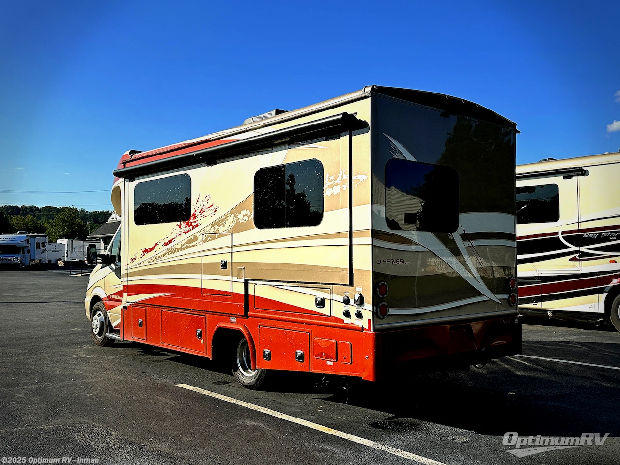 Call now about this 2017 Dynamax Corp isata 3 24FW! 2017 Dynamax Corp isata 3 24FW - Used Class C For Sale by Optimum RV - Inman in Inman, South Carolina features Awning, Slideout