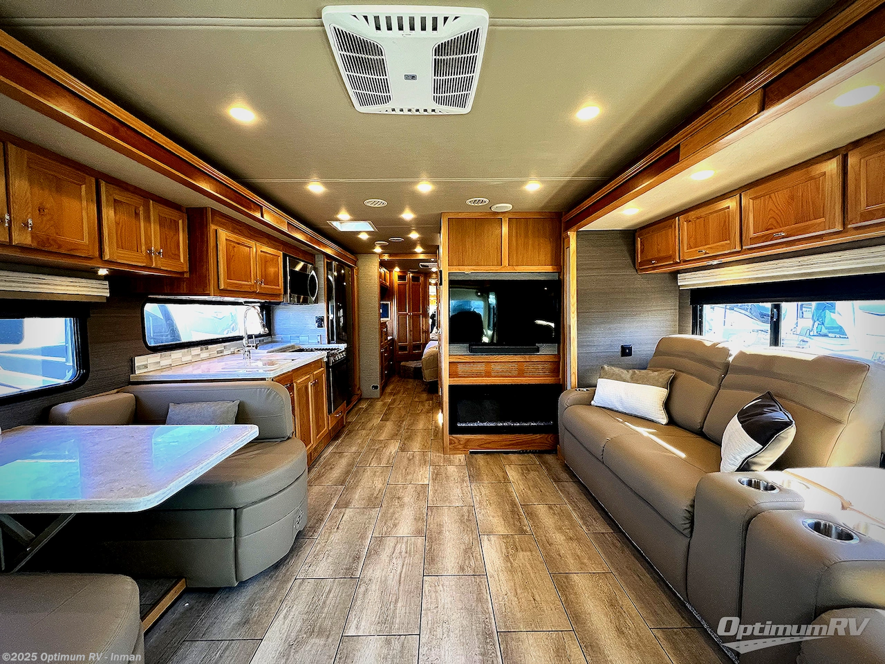 Call now about this 2022 Tiffin Allegro Red 340 33 AL! 2022 Tiffin Allegro Red 340 33 AL - Used Class A For Sale by Optimum RV - Inman in Inman, South Carolina features Awning, Slideout