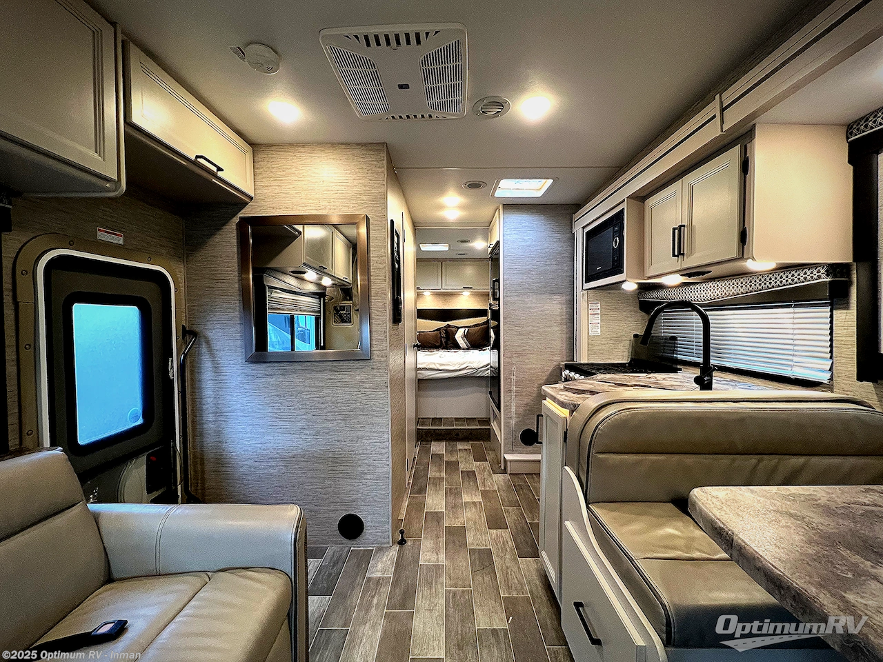 Call now about this 2022 Thor Chateau 28Z! 2022 Thor Chateau 28Z - Used Class C For Sale by Optimum RV - Inman in Inman, South Carolina features Slideout, Awning